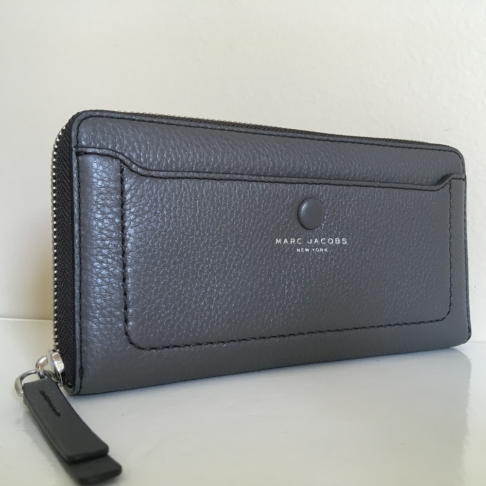 Marc Jacobs Leather Vertical Zip-Around Wallet